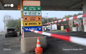 Γαλλία: Επιτάσσει προσωπικό μετά από πολυήμερη απεργία σε διυλιστήρια