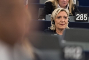 Δημοσκόπηση Γαλλία: Επικράτηση Λε Πεν στον πρώτο γύρο, ήττα στον δεύτερο