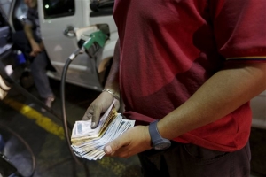 Βενεζουέλα: Αυξάνεται μετά από 17 χρόνια η τιμή της βενζίνης