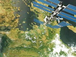 Σε διαστημική τροχιά η Ελλάδα της κρίσης