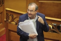 Στρατούλης: Η κυβέρνηση δεν έπρεπε να ψηφίζει μνημόνια