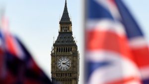 Η Αγγλία θα μειώσει την καραντίνα για όσους φτάνουν στη χώρα και είναι αρνητικοί