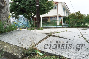 Πίσω και Πεζοδρομίου όψη του 1ου Γυμνασίου