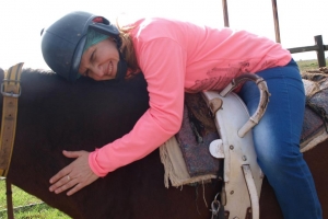 ΒηματίΖΟΥΜΕ καλλιεργώντας τροφή για άλογα. Η δική μας συμμετοχή στη Θεραπευτική Ιππασία