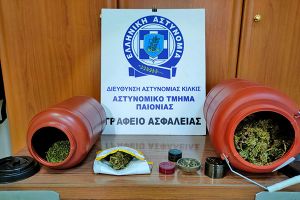 Αστυνομικοί της Παιονίας συνέλαβαν στη Θεσσαλονίκη άνδρα με 744 γρ. και 4 τρίφτες κάνναβης