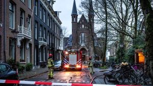 Μεγάλες καταστροφές από πυρκαγιά σε ναό του 19ου αιώνα στο Άμστερνταμ