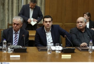 Δημοσκόπηση: Κάτω από τη «βάση» για την κυβέρνηση σε πολλά μέτωπα