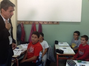 Αιφνιδιαστική επίσκεψη Λοβέρδου σε σχολεία της Καρδίτσας