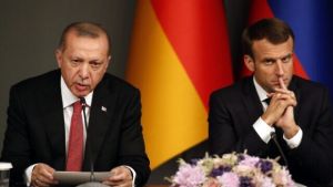 Προειδοποίηση Μακρόν προς Ερντογάν: Παίζεις επικίνδυνο παιχνίδι στη Λιβύη