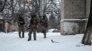 Ο Γάλλος επικεφαλής Άμυνας συνομιλεί με τον αρχιστράτηγο της Ουκρανίας