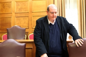 Στη Βουλή δύο μηνυτήριες αναφορές κατά Φίλη για το Ποντιακό