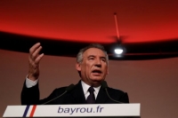 Γαλλία: Συμμαχούν Μακρόν - Μπαϊρού στη προεδρική κάλπη