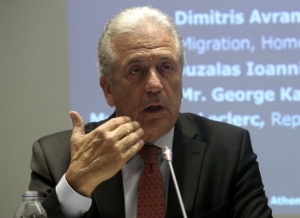 Αβραμόπουλος: Αναγκαία η λύση για τα δεινά προσφύγων στη Λιβύη