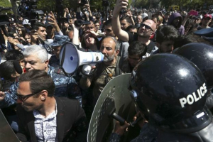 Αρμενία: Συνεχίζονται οι διαδηλώσεις κατά του νέου πρωθυπουργού