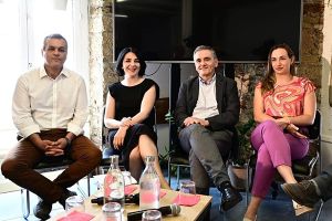 Στο πλευρό του Ευκλείδη Τσακαλώτου η Ειρήνη Αγαθοπούλου