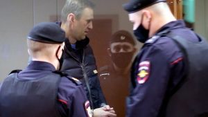 Μόνο η «γλώσσα της ισχύος» και οι κυρώσεις μπορούν να οδηγήσουν στην απελευθέρωση του Ναβάλνι, λέει σύμμαχος του επικριτή του Κρεμλίνου