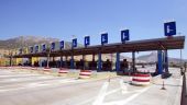 Θεσσαλονίκη: Ουρές χιλιομέτρων στα Μάλγαρα για τους εκδρομείς του Πάσχα
