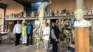 Από τη Θεσσαλονίκη στην καρδιά της Αφρικής — Το μεγάλο ταξίδι του αδριάντα του Νιερέρε