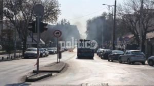 Μικροεπεισόδια στη Θεσσαλονίκη μετά τη λήξη της φοιτητικής πορείας | Φωτιές σε κάδους και πετροπόλεμος (ΒΙΝΤΕΟ)