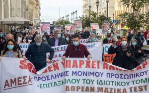 Θεσσαλονίκη: Συγκέντρωση και πορεία υγειονομικών – Τα αιτήματά τους (pics)