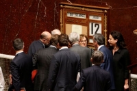 Ο πρωθυπουργός της Γαλλίας επιβίωσε της πρότασης μομφής