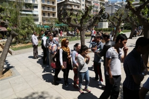 Η πλατεία Βικτωρίας κατακλύζεται και από αλληλεγγύη