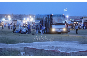 Έφθασαν στη Νέα Καβάλα οι πρόσφυγες. Πρώτες εικόνες