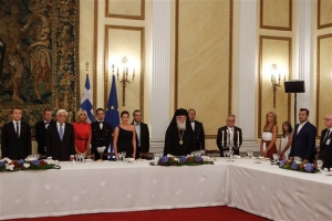 Παυλόπουλος: Ισχυρό κοινωνικό κράτος για την αντιμετώπιση των κινδύνων στην ευρωζώνη - Μακρόν: H EE πήρε αποφάσεις εις βάρος των πολιτών
