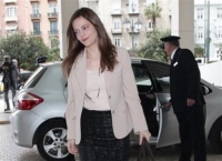 Αβεβαιότητα και φόροι στραγγαλίζουν νοικοκυριά και επιχειρήσεις