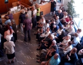 Ουρές συνταξιούχων έξω από τις τράπεζες για τις συντάξεις τους