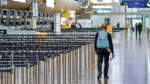 Είσοδο χωρίς επίδειξη αρνητικού τεστ στη χώρα αποφάσισε η Σουηδία