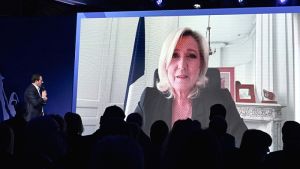 Η Μ. Λεπέν τονίζει τη σημασία του ειρηνικού αγώνα, εμπνευσμένη από τον Μ. Λ. Κινγκ