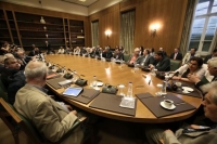Τσίπρας στο υπουργικό: Η χώρα βρίσκεται σε νέο περιβάλλον - Πρέπει να εντείνουμε τις προσπάθειές μας