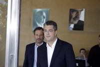 Τα εγκαίνια του στρατηγείου Τζιτζικώστα πίσω από τις κάμερες