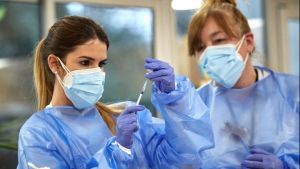 Ιρλανδία: Ισχυρές πρώιμες αποδείξεις ότι τα εμβόλια έχουν αποτέλεσμα