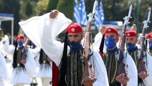 25η Μαρτίου: Εντυπωσιακή και μεγαλειώδης η στρατιωτική παρέλαση ενώπιον της Προέδρου της Δημοκρατίας