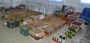 ΕΛ.ΑΣ: Εξάρθρωσε τεράστιο κύκλωμα λαθραίας παρασκευής 12 τόνων αλκοόλ που τροφοδοτούσε και τον Λαγανά της Ζακύνθου