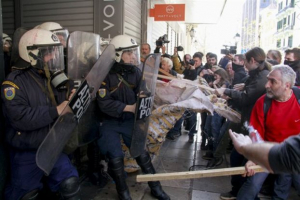 Ενταση και χημικά σε συμβολαιογραφείο στο κέντρο της Αθήνας