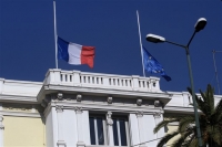 Αθήνα τρικολόρ, στο πλευρό του γαλλικού λαού