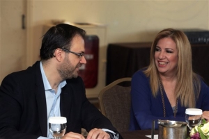 Πολιτική συγκέντρωση από τη Δημοκρατική Συμπαράταξη (live)