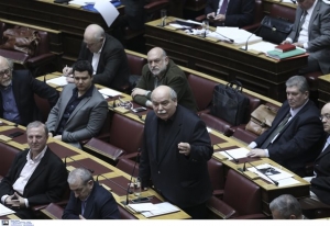 Η κυβέρνηση απεφάνθη ότι οι τηλεοπτικές άδειες πανελλαδικής εμβέλειας θα είναι τέσσερις