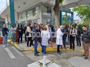 Θεσσαλονίκη: Διαμαρτυρία γιατρών ενάντια στις μετακινήσεις τους σε επαρχιακά νοσοκομεία (ΦΩΤΟ &amp; ΒΙΝΤΕΟ)
